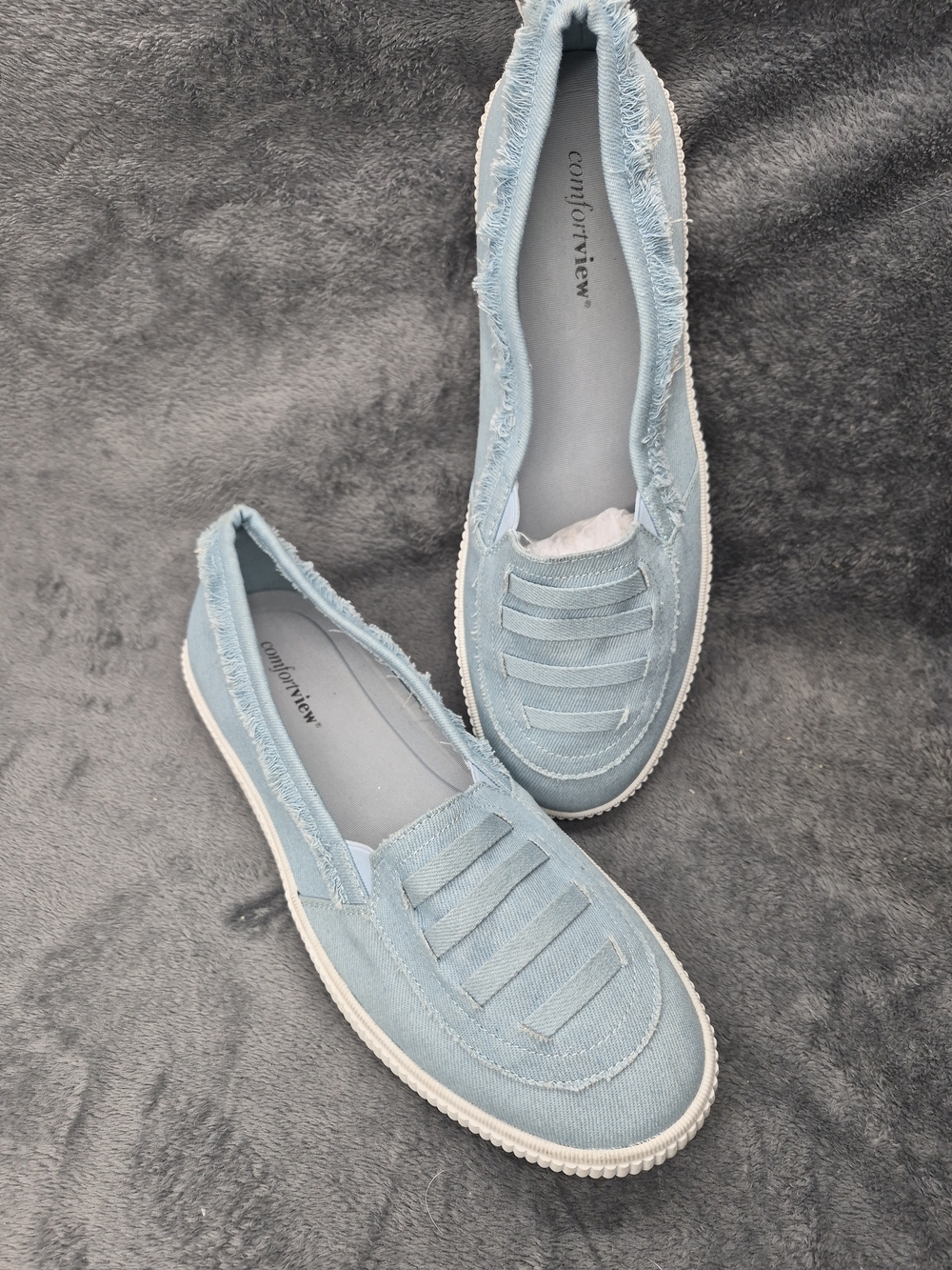 Comfortview Analia Slip-On Sneaker Sz 12M Light Blue Frayed Collar Details